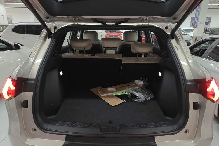 Used Wuling Xingguang S 2024 510 km Flagship Version Trunk