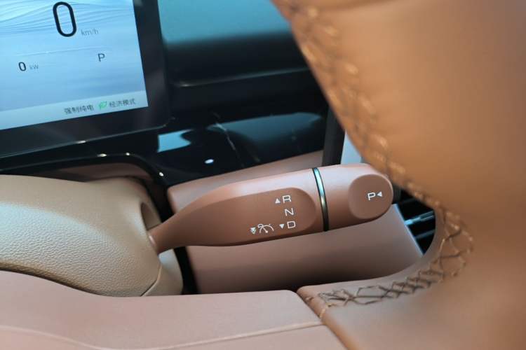 Used Wuling Xingguang S 2025 Model, 130km Flagship Edition Gear Lever