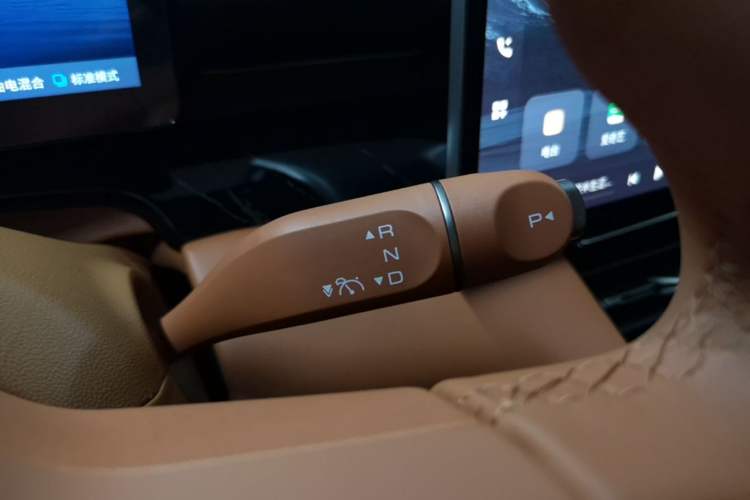 Used Wuling Xingguang S 2025 Model, 130km Flagship Edition Gear Lever