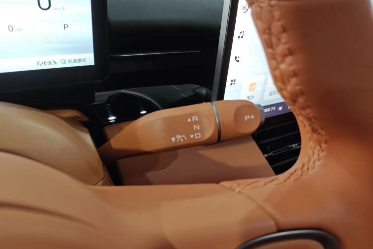 Used Wuling Xingguang S 2025 Model, 130km High-Power Flagship Edition Gear Lever