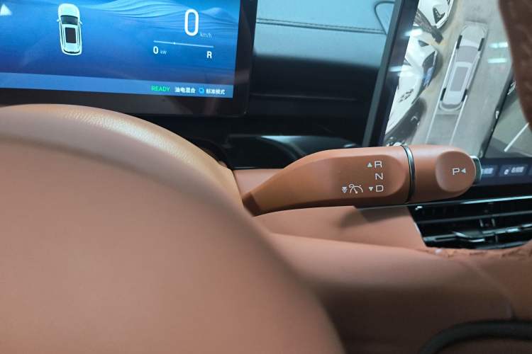 Used Wuling Xingguang S 2025 Model, 130km Flagship Edition Gear Lever