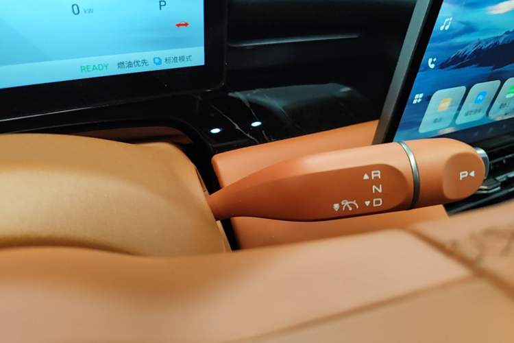 Used Wuling Xingguang S 2025 Model, 130km Flagship Edition Gear Lever