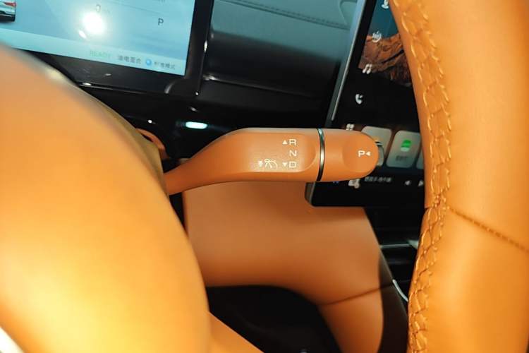 Used Wuling Xingguang S 2025 Model, 130km Flagship Edition Gear Lever