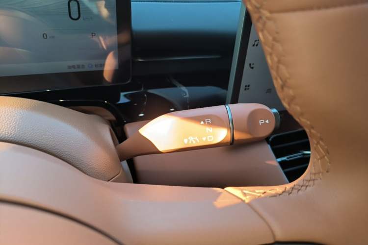 Used Wuling Xingguang S 2025 Model, 130km Flagship Edition Gear Lever