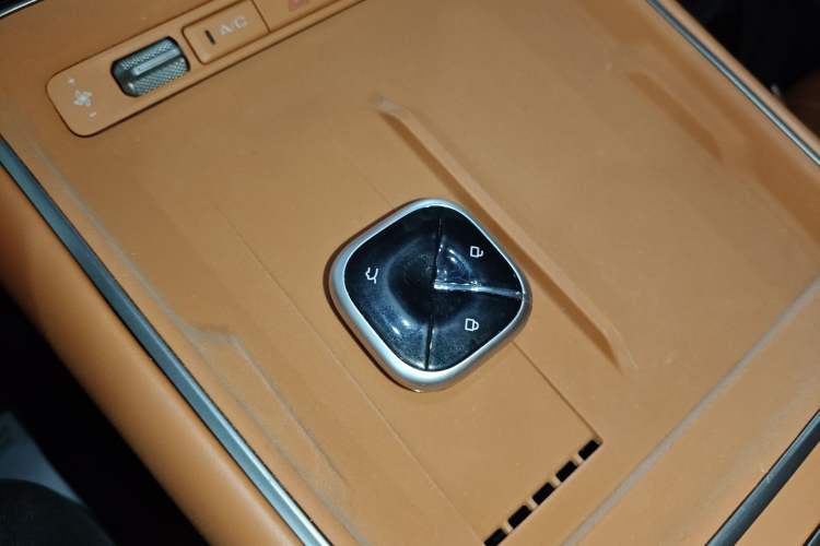 Used Wuling Xingguang S 2025 Model, 130km High-Power Flagship Edition Interior 1