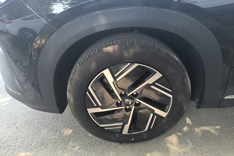 Used Wuling Xingguang S 2025 Model, 130km Flagship Edition Left Front Wheel Hub