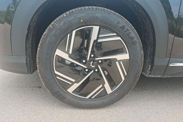 Used Wuling Xingguang S 2025 Model 510 km Flagship Version Left Front Wheel Hub