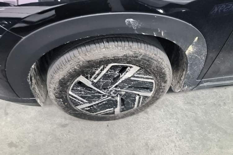 Used Wuling Xingguang S 2025 Model, 130km Flagship Edition Left Front Wheel Hub