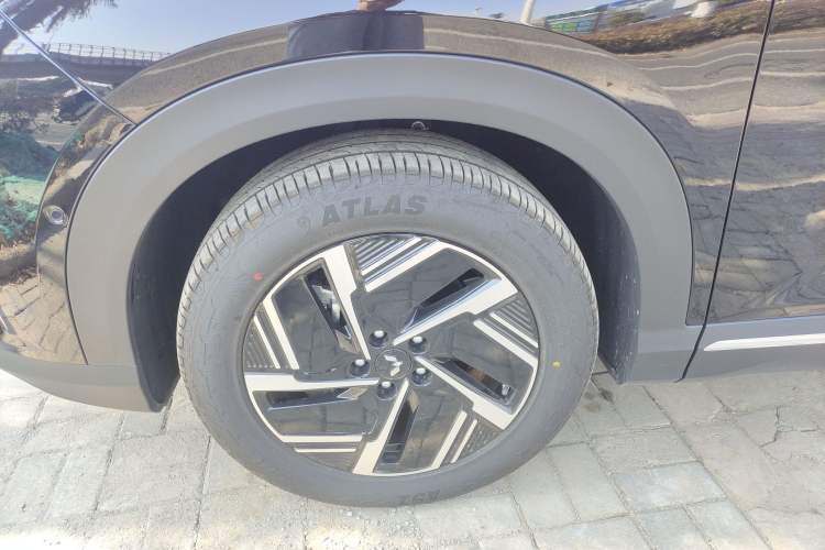 Used Wuling Xingguang S 2025 Model 510 km Flagship Version Left Front Wheel Hub