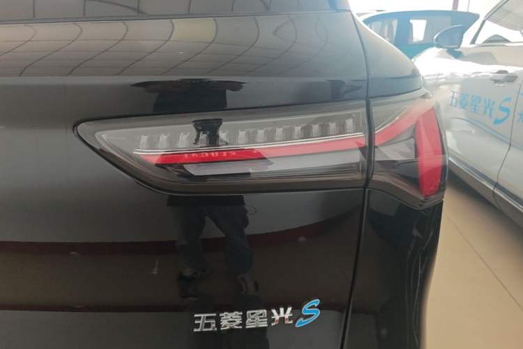 Used Wuling Xingguang S 2025 Model 510 km Flagship Version Right Rear Taillight