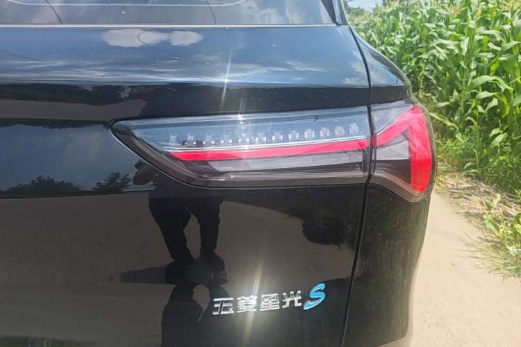 Used Wuling Xingguang S 2025 Model 510 km Flagship Version Right Rear Taillight