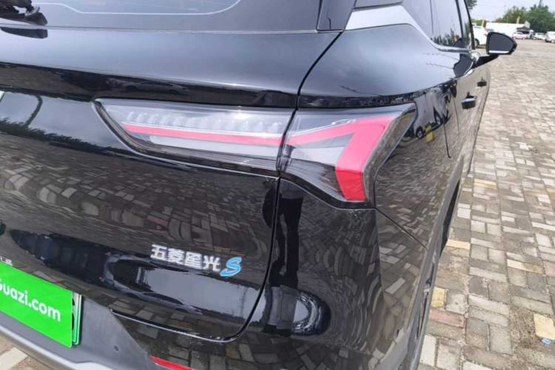 Used Wuling Xingguang S 2025 Model, 130km Flagship Edition Right Rear Taillight