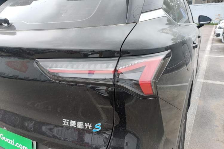 Used Wuling Xingguang S 2025 Model, 130km Flagship Edition Right Rear Taillight