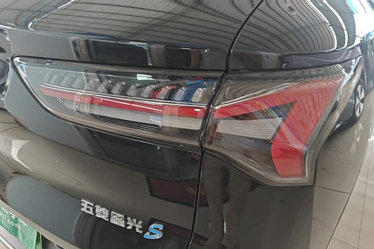 Used Wuling Xingguang S 2025 Model 510 km Flagship Version Right Rear Taillight