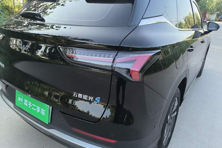 Used Wuling Xingguang S 2025 Model, 130km Flagship Edition Right Rear Taillight