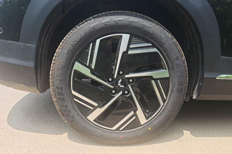 Used Wuling Xingguang S 2025 Model 510 km Flagship Version Right Rear Wheel Hub
