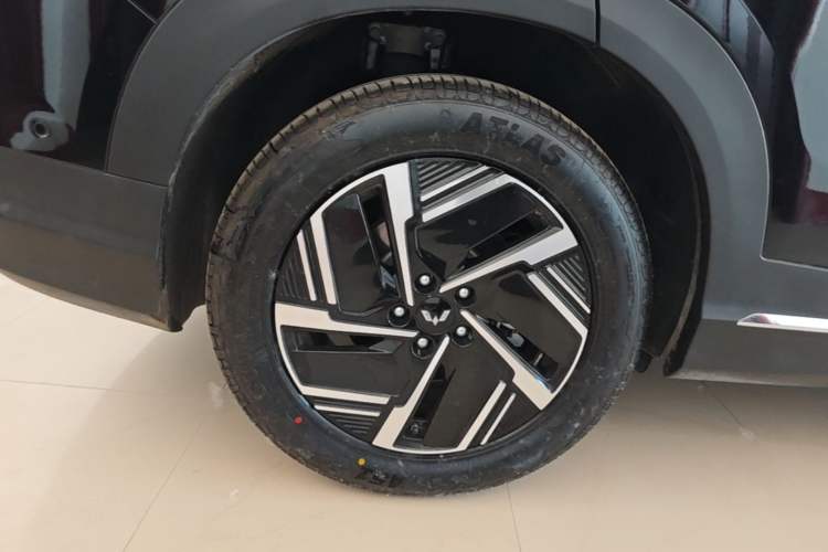 Used Wuling Xingguang S 2025 Model 510 km Flagship Version Right Rear Wheel Hub