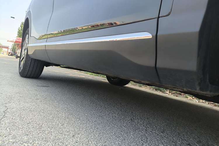 Used Wuling Xingguang S 2025 Model, 130km Flagship Edition Right Side Sill