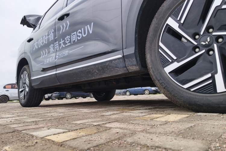 Used Wuling Xingguang S 2025 Model, 130km Flagship Edition Right Side Sill