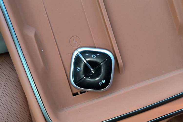 Used Wuling Xingguang S 2025 Model, 130km Flagship Edition Vehicle Key