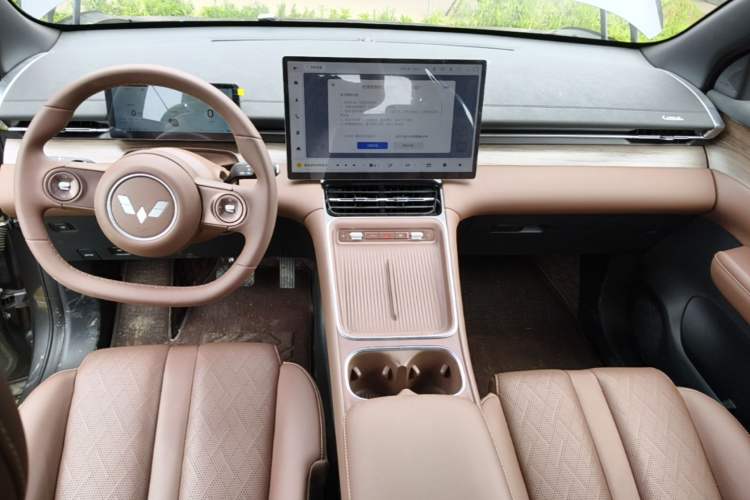 Used Wuling Xingguang S 2025 Model, 130km Flagship Edition Center Console