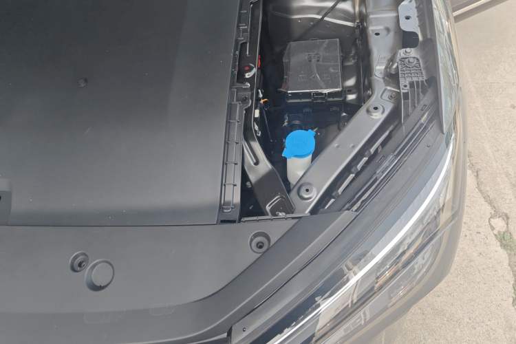 Used Wuling Xingguang S 2025 Model 510 km Flagship Version Engine Bay Left