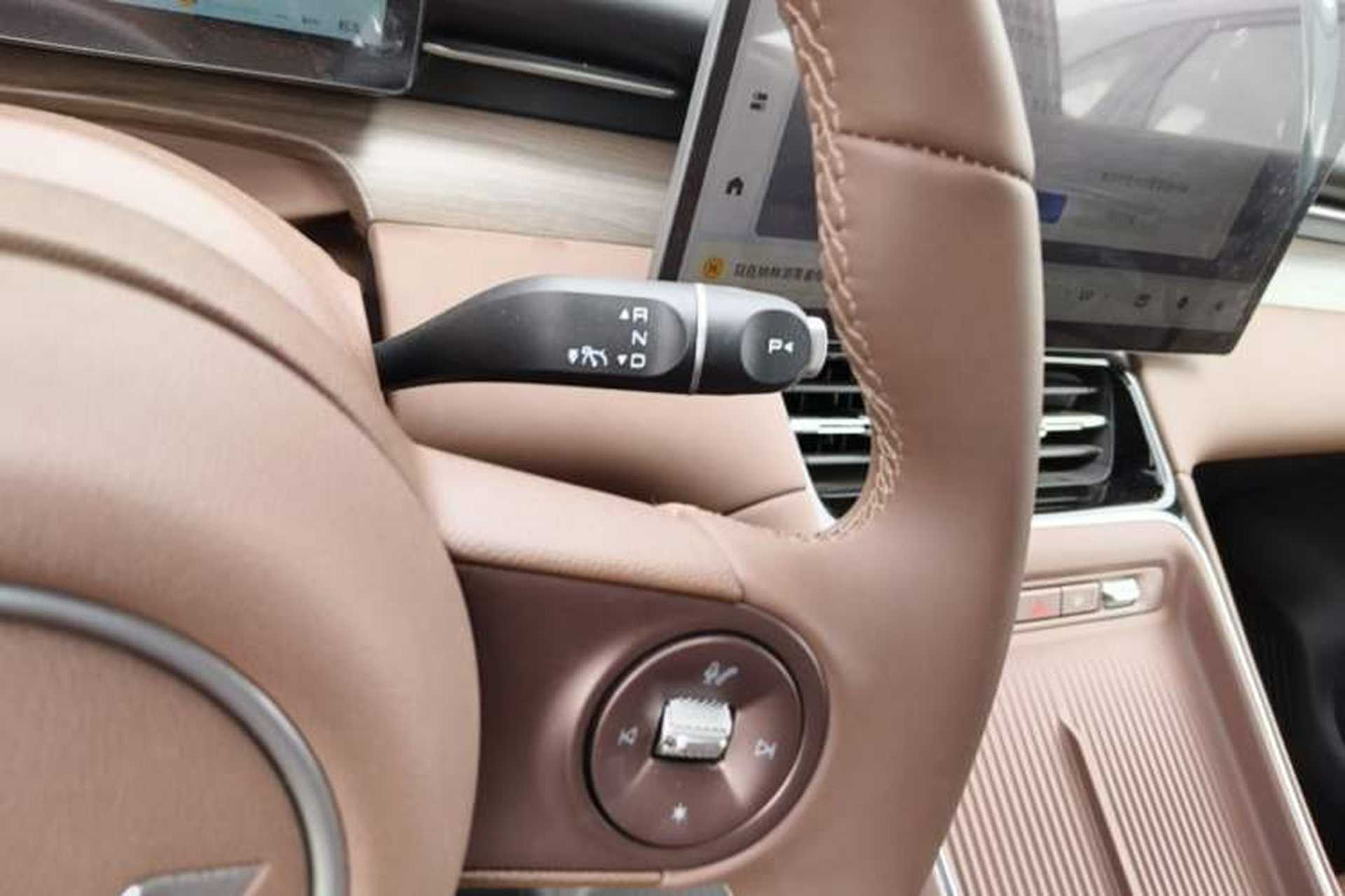 Used Wuling Xingguang S 2025 Model, 130km Flagship Edition Gear Lever
