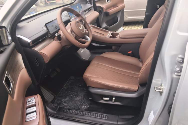 Used Wuling Xingguang S 2025 Model 510 km Flagship Version Left Front Seat