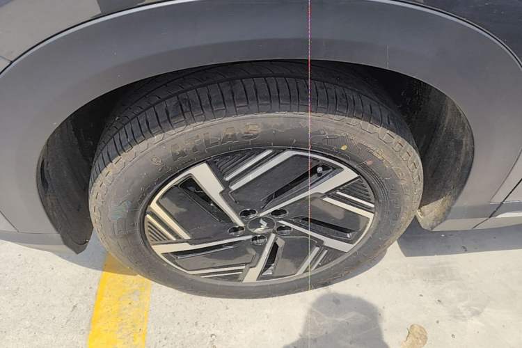 Used Wuling Xingguang S 2025 Model 510 km Flagship Version Left Front Wheel Hub