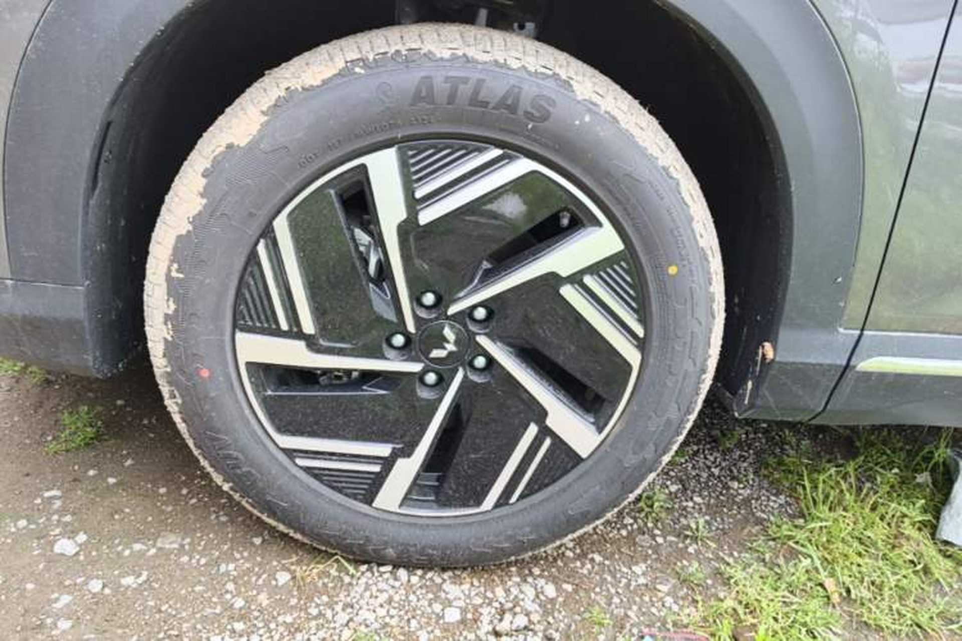 Used Wuling Xingguang S 2025 Model, 130km Flagship Edition Left Front Wheel Hub