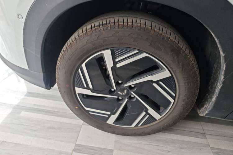 Used Wuling Xingguang S 2025 Model 510 km Flagship Version Left Front Wheel Hub