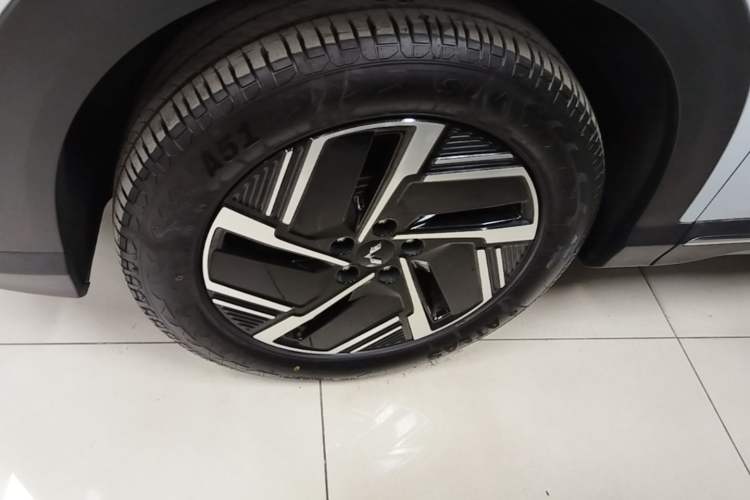 Used Wuling Xingguang S 2025 Model 510 km Flagship Version Left Front Wheel Hub
