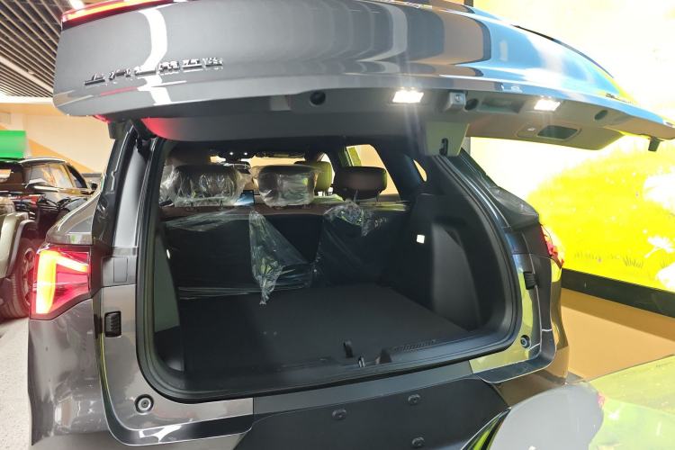 Used Wuling Xingguang S 2025 Model, 130km Leading Edition Trunk