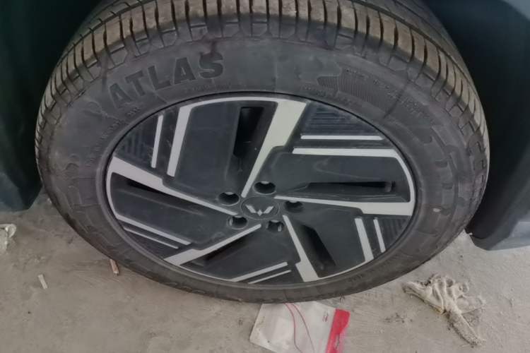 Used Wuling Xingguang S 2025 Model 510 km Flagship Version Right Front Wheel Hub