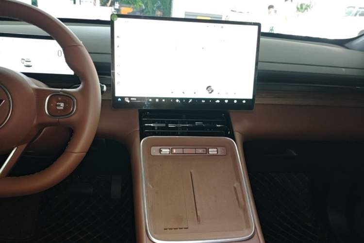 Used Wuling Xingguang S 2025 Model, 130km Leading Edition Audio And AC Panel