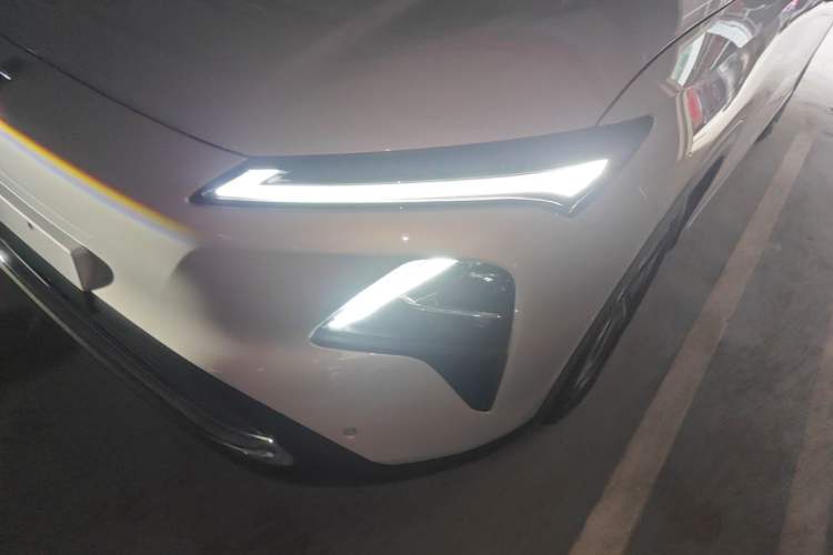 Used Wuling Xingguang S 2025 Model, 130km Flagship Edition Left Front Headlight