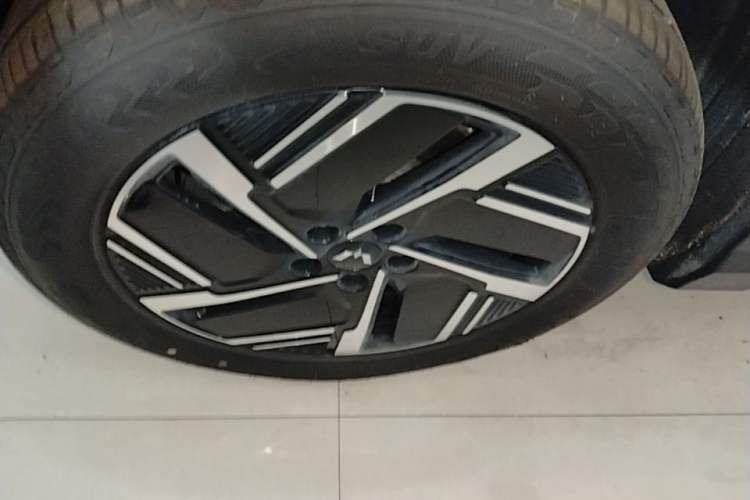 Used Wuling Xingguang S 2025 Model 510 km Leading Version Left Front Wheel Hub