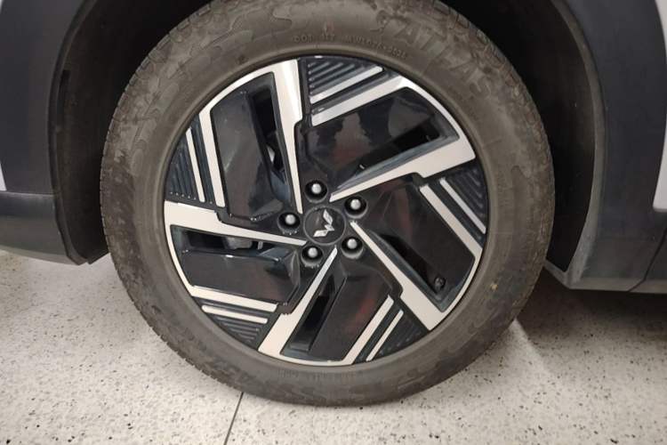 Used Wuling Xingguang S 2025 Model, 130km High-Power Flagship Edition Left Front Wheel Hub