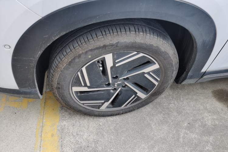 Used Wuling Xingguang S 2025 Model 510 km Flagship Version Left Front Wheel Hub