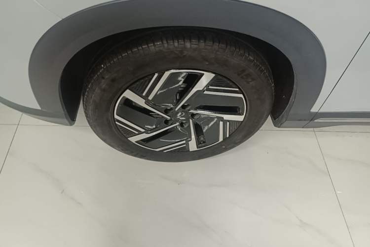 Used Wuling Xingguang S 2025 Model, 130km High-Power Flagship Edition Left Front Wheel Hub