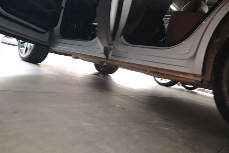 Used Wuling Xingguang S 2025 Model, 130km Leading Edition Left Side Sill