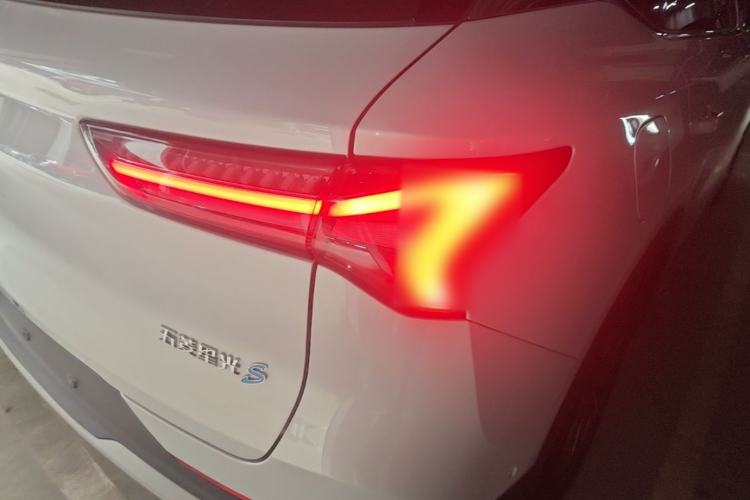 Used Wuling Xingguang S 2025 Model, 130km Flagship Edition Right Rear Taillight
