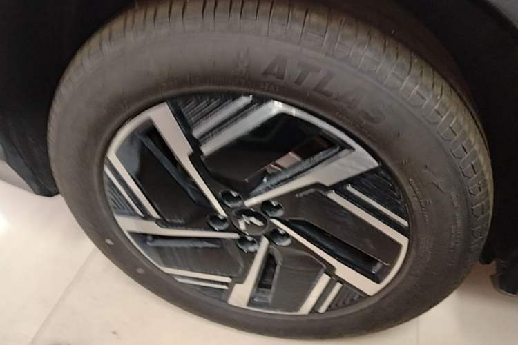 Used Wuling Xingguang S 2025 Model 510 km Leading Version Right Rear Wheel Hub