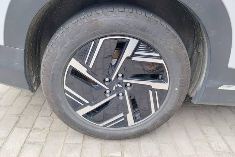 Used Wuling Xingguang S 2025 Model 510 km Flagship Version Right Rear Wheel Hub