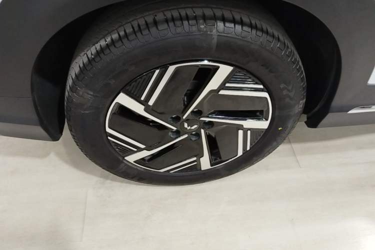 Used Wuling Xingguang S 2025 Model 510 km Flagship Version Right Rear Wheel Hub