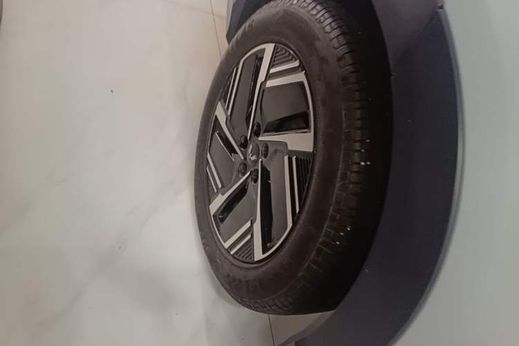 Used Wuling Xingguang S 2025 Model, 130km High-Power Flagship Edition Right Rear Wheel Hub