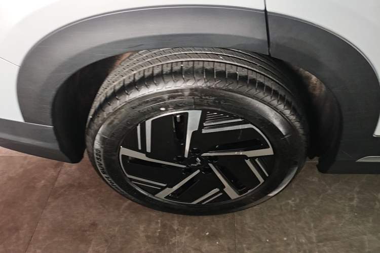 Used Wuling Xingguang S 2025 Model, 130km Leading Edition Right Rear Wheel Hub