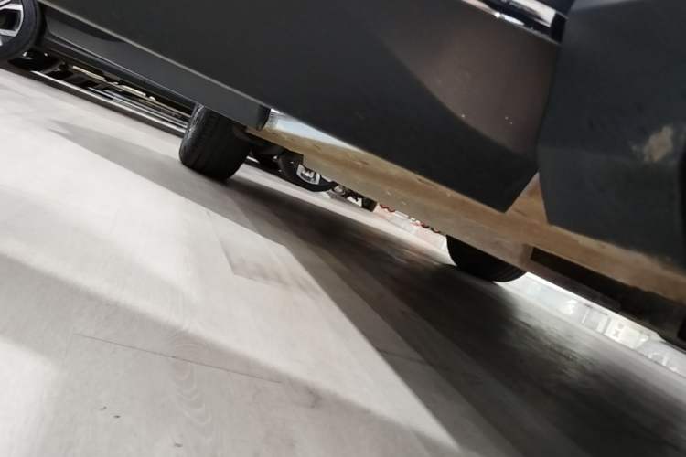 Used Wuling Xingguang S 2025 Model 510 km Flagship Version Right Side Sill