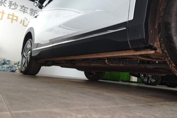 Used Wuling Xingguang S 2025 Model, 130km Leading Edition Right Side Sill