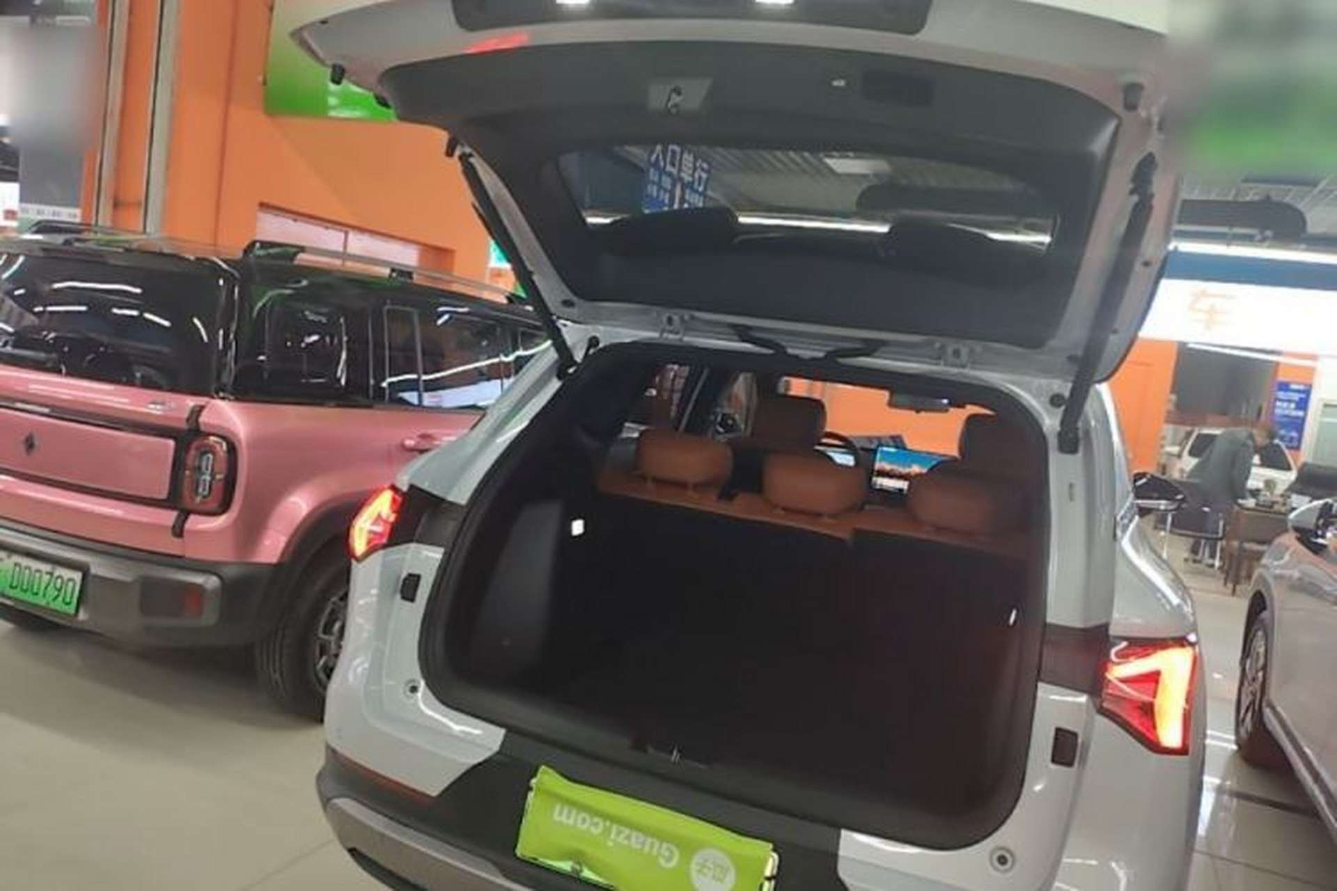 Used Wuling Xingguang S 2025 Model 510 km Flagship Version Trunk